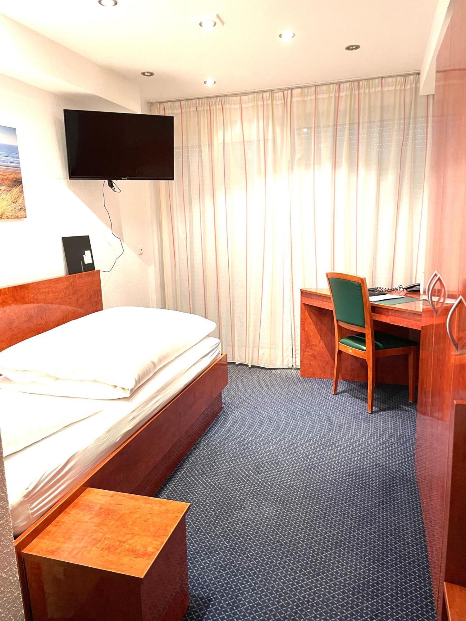 Hotel Merkenich Cologne Exterior photo